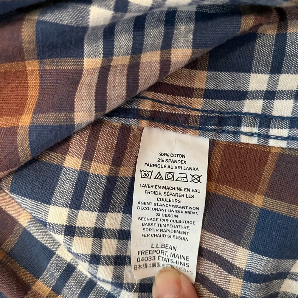 L.L. Bean men’s untuck slightly fitted cotton chambray button down shirt. Large - Picture 6 of 9